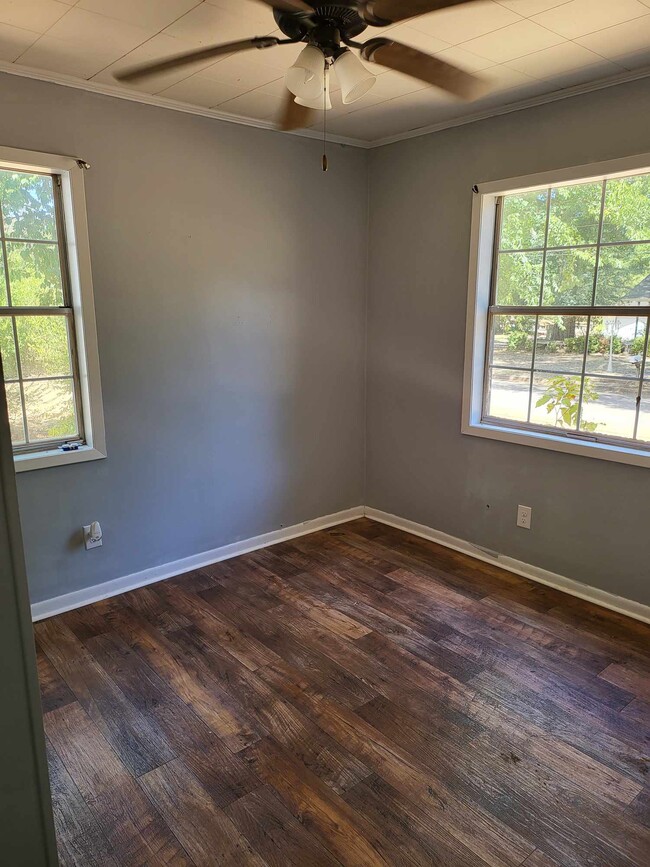 Building Photo - 943 S Micheaux St