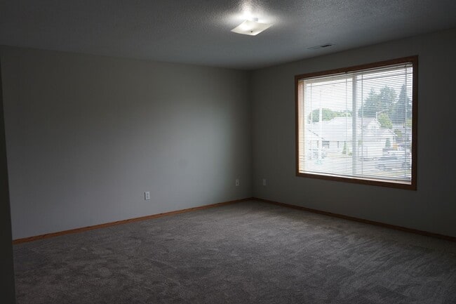 Building Photo - 6412 NE 78th Ave