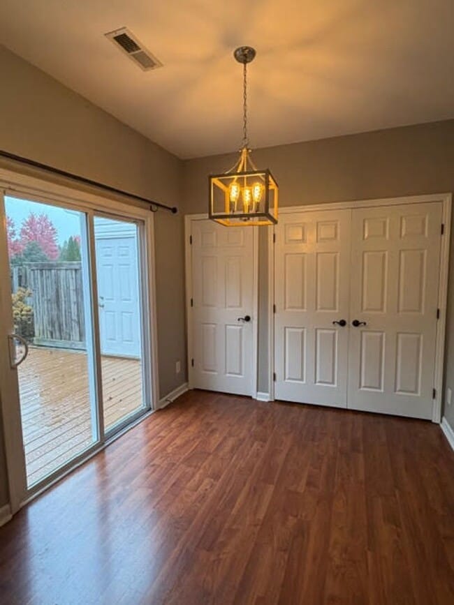 Building Photo - ~~ Beautiful Townhome in Brightwood Farms ~~