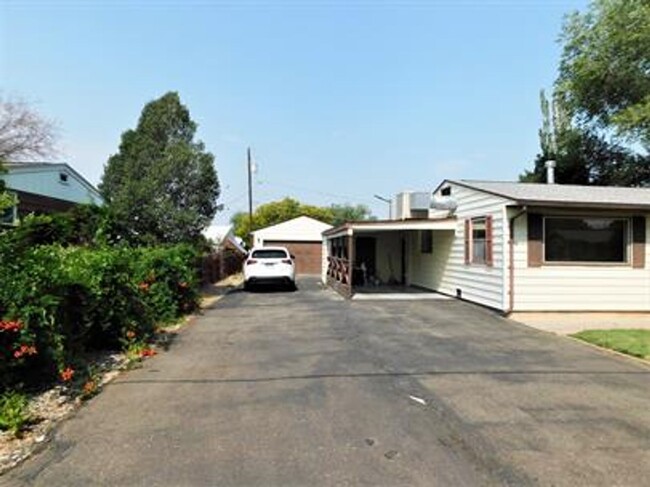 Building Photo - Updated house with original hardwoods and ...