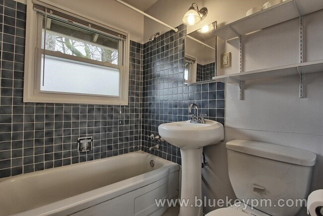 Building Photo - 2 Bed, 1 Bath Home in St. Johns near George Park