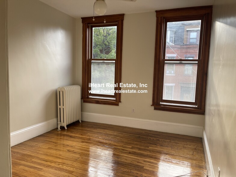 Building Photo - 338 K St