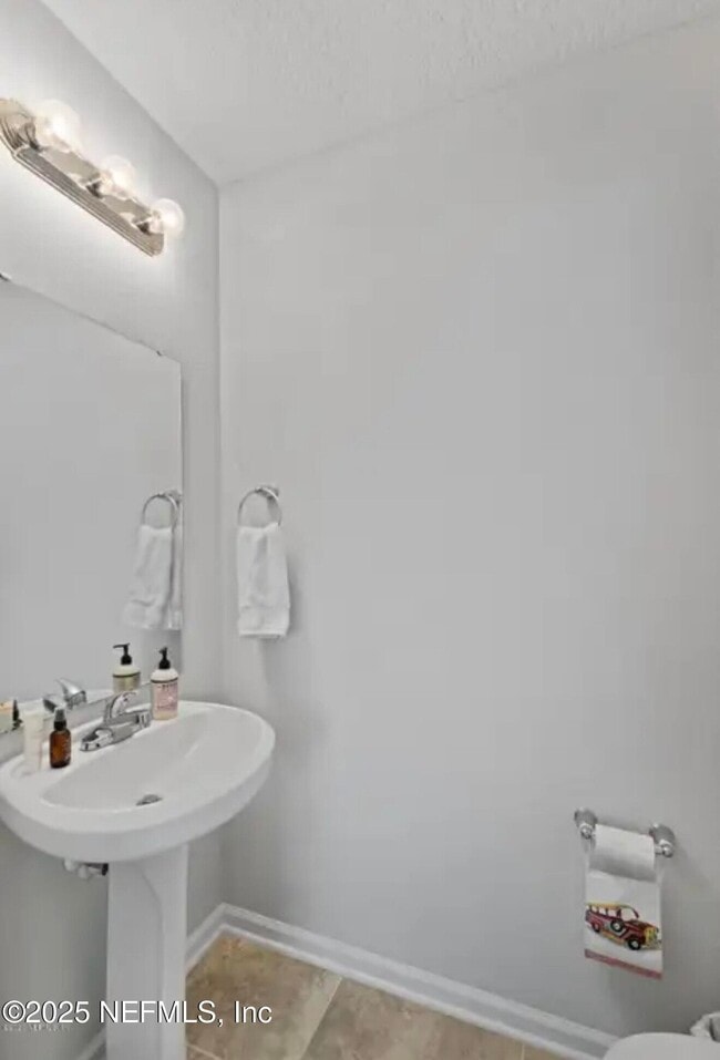 Building Photo - 8213 Highfield Ave