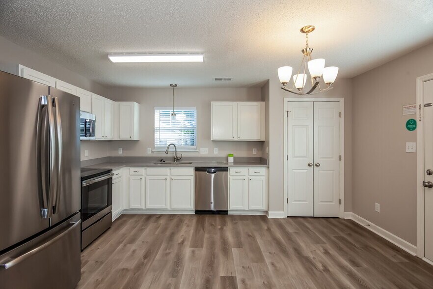 Building Photo - 6710 Rain Creek Way