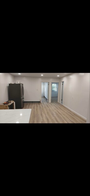 Building Photo - 2957 Shore Pkwy