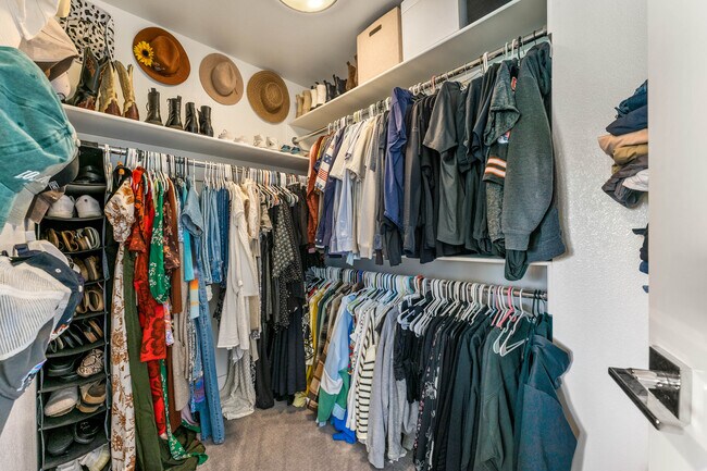 Building Photo - 1544 Utica St