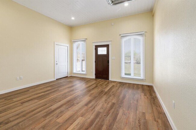 Building Photo - 337 Wilbarger Point