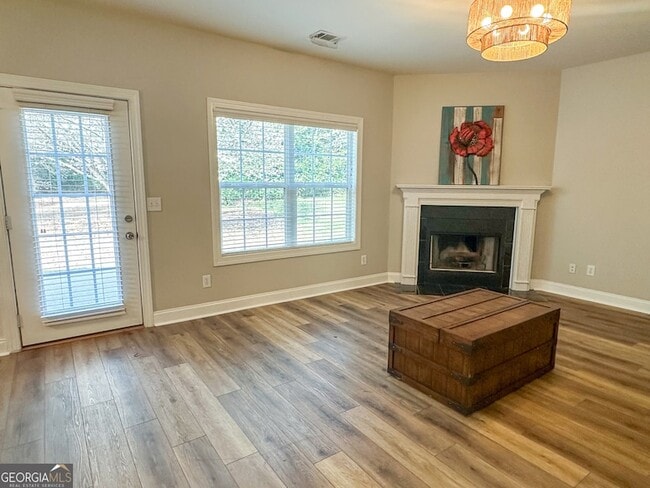 Building Photo - 2046 Barberry Dr