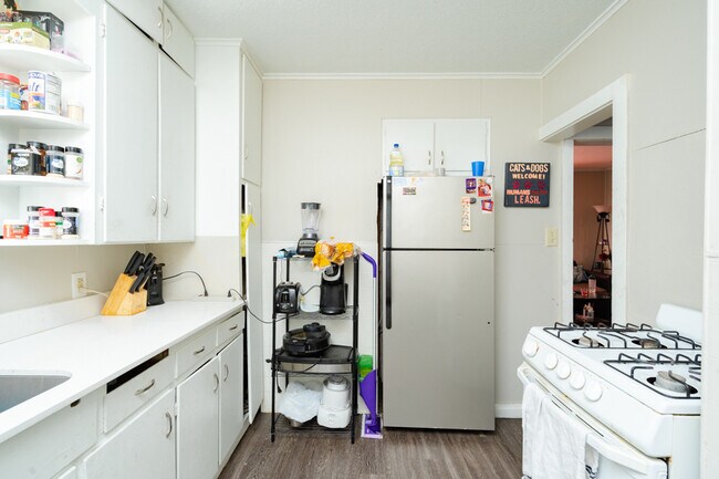 Building Photo - 1317 State St