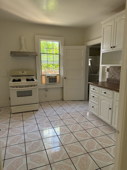 kitchen - 1216 Fedora St