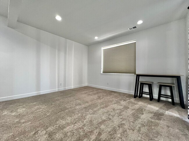 Building Photo - 5636 Bay Hl Dr