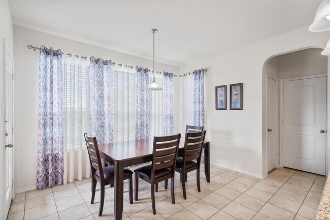 Building Photo - 1208 Ravenside Cove