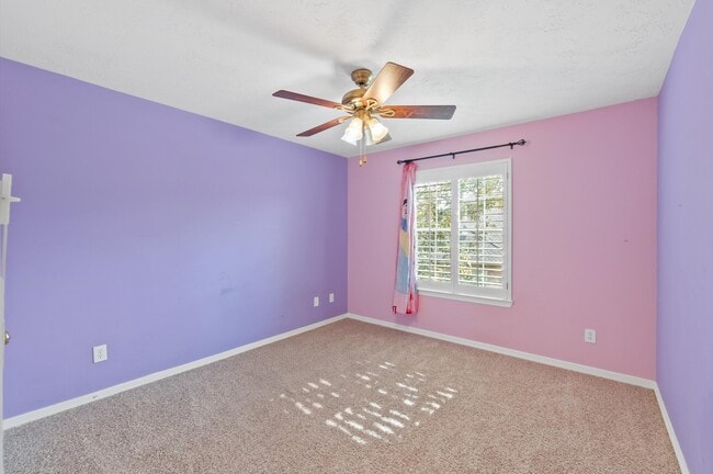Building Photo - 1118 Enclave Square E