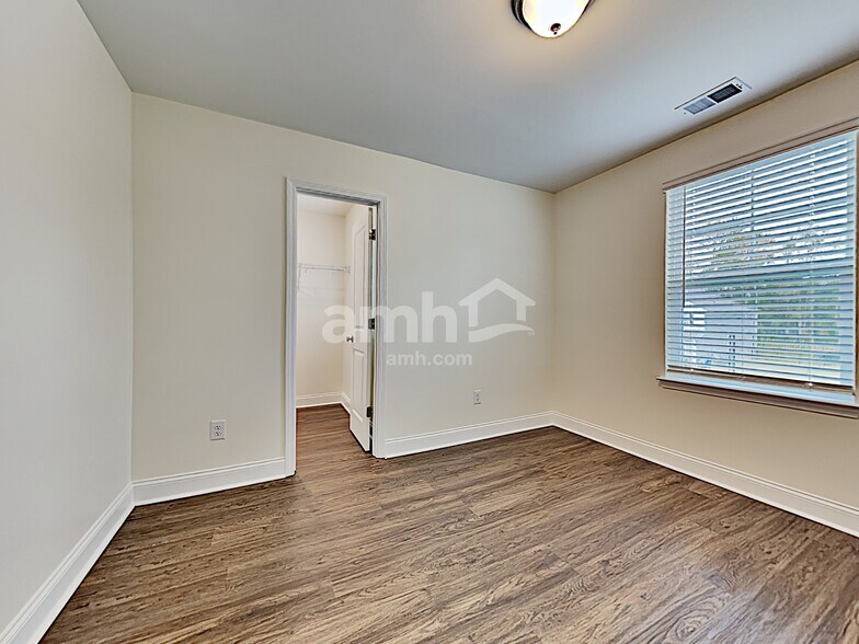 Building Photo - 129 Sweetgum Drive