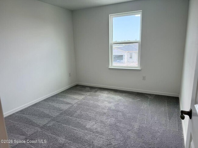 Building Photo - 856 Castleford Ave NE