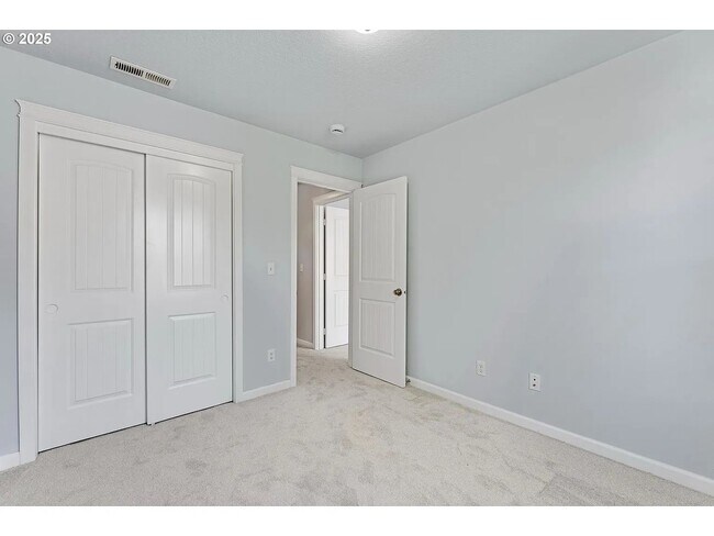 Building Photo - Modern Home 4 Beds 3 Baths in Beaverton!