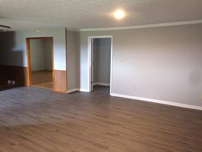 Building Photo - 945 Brookstown Rd