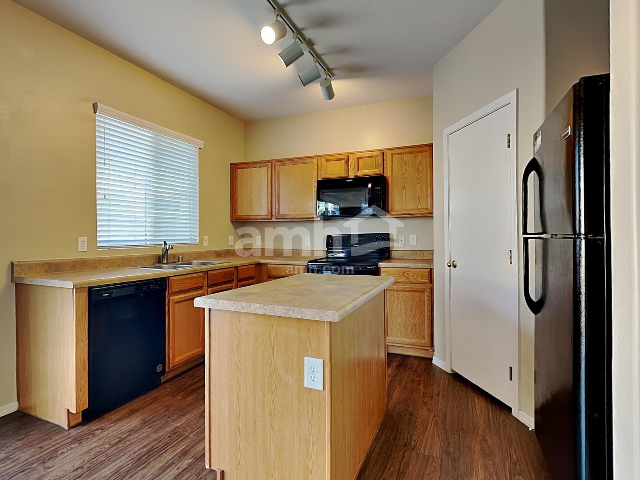 Building Photo - 1521 S 122nd Ave