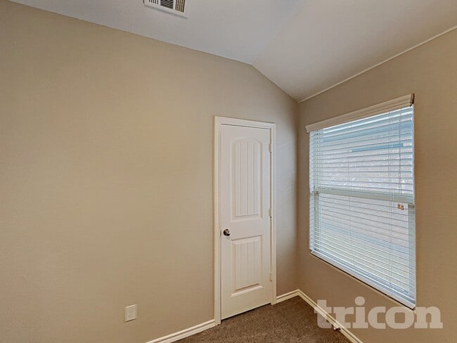 Building Photo - 2716 Gains Mill Dr