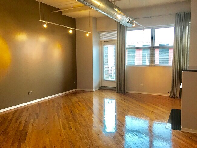 Building Photo - 500 S Clinton St