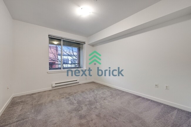 Building Photo - Spacious 1 Bedroom + Den in Canal Station Prime Ballard Location!