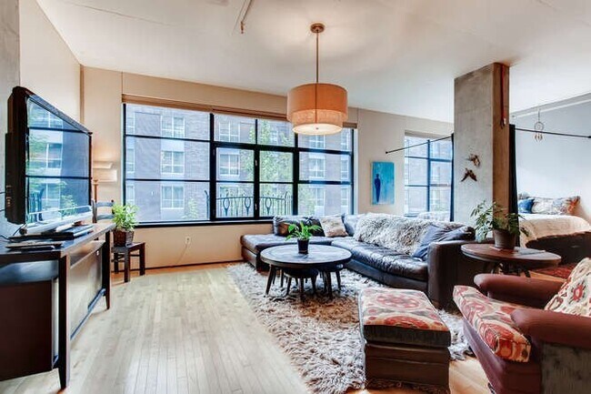 Building Photo - Elizabeth Lofts - FURNISHED ($2300) or UNFURNISHED ($2050)  Pearl District studio condo w/parking...