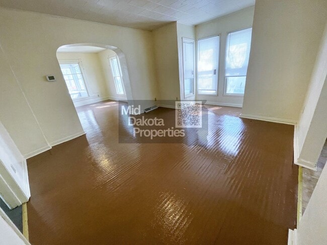 Building Photo - 509 E 1st- 3 bedroom single story house