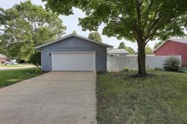 Building Photo - 1712 Stratford Dr