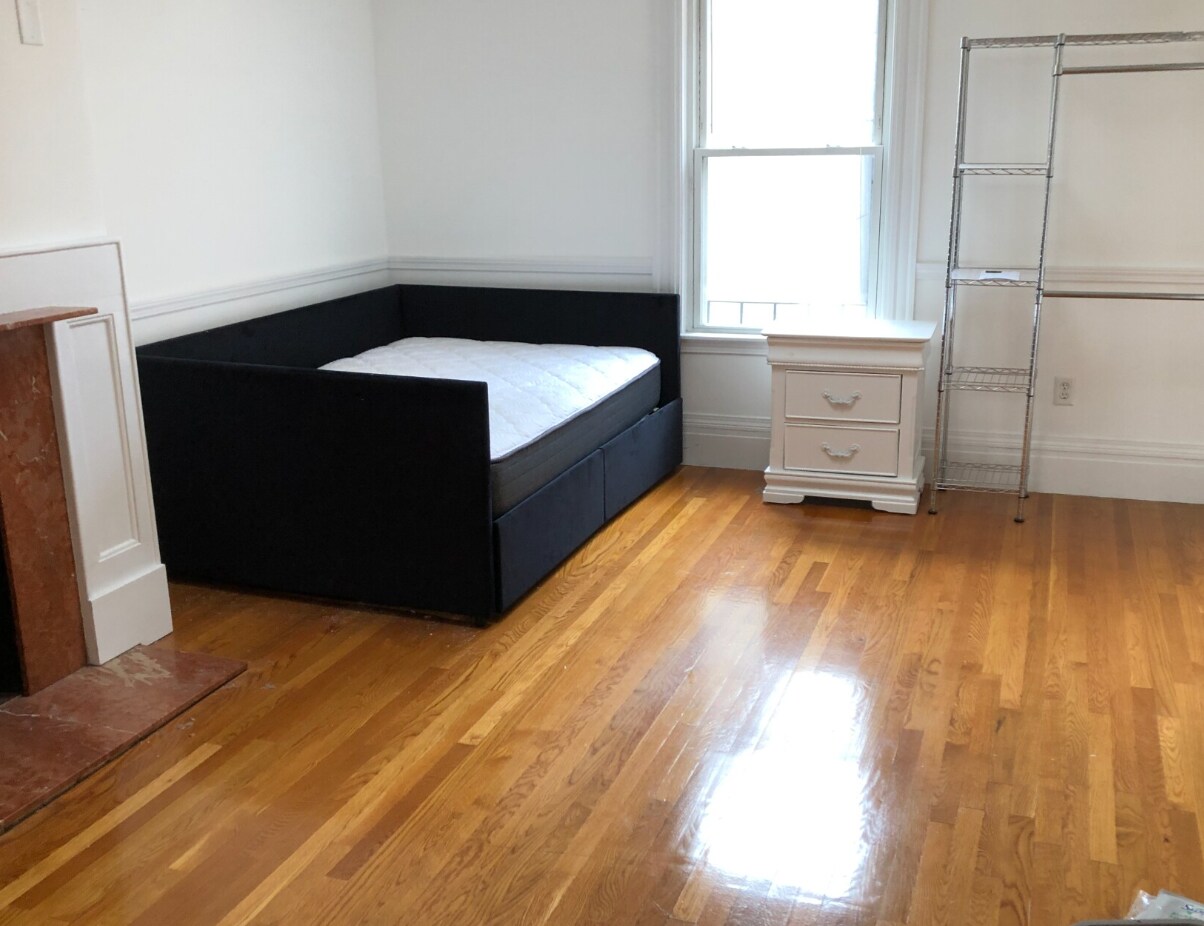 Building Photo - 256 Newbury St