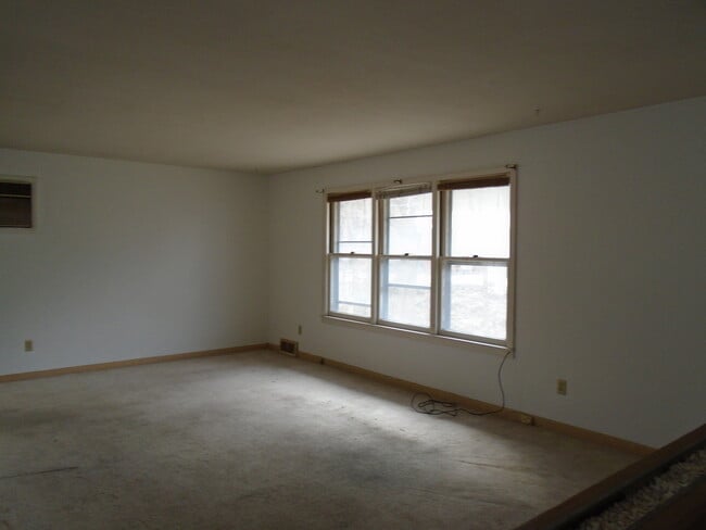 Building Photo - 2441 Anderson Ave