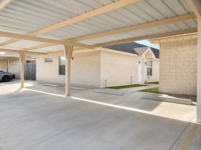 Building Photo - 604 Horizon Peak