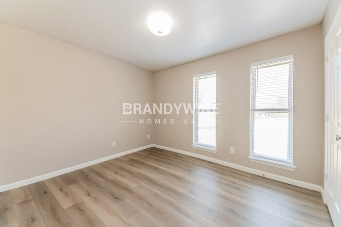 Building Photo - 5010 Collingwood Dr