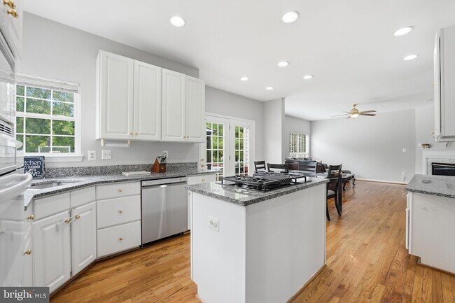Building Photo - 6355 Willowfield Way