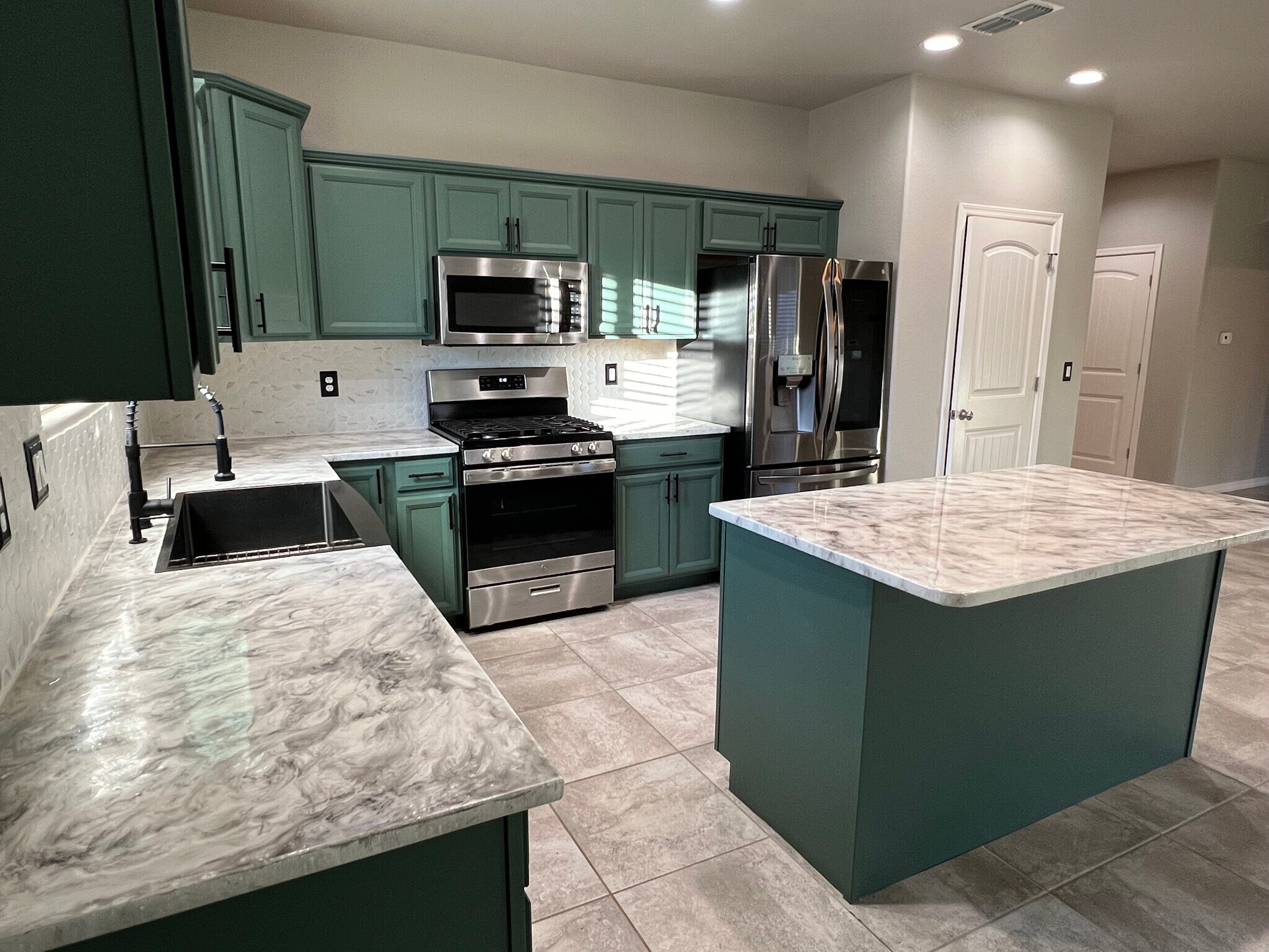 Building Photo - 3618 Carolina Ave