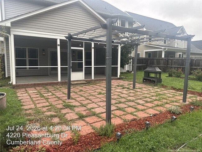 Building Photo - 4220 Pleasantburg Dr