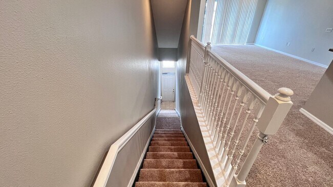 Building Photo - Beautiful 3/2 Townhouse Available !!