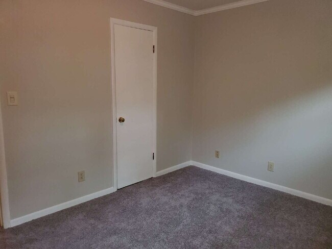 Building Photo - "Spacious 5-Bedroom Retreat with 3 Full Baths in Huntsville – Your Perfect Family Home Awaits!"