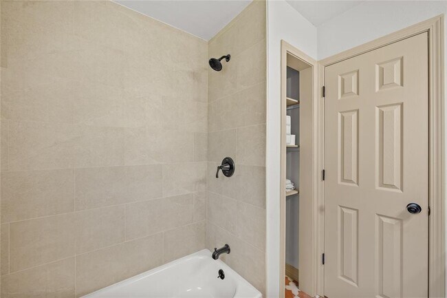 Building Photo - 4022 Marlborough Dr