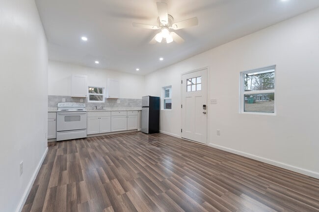 Building Photo - 6500 Nathan Ave