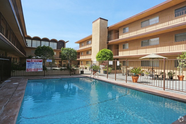 Pool - Cliff Terrace Apartments