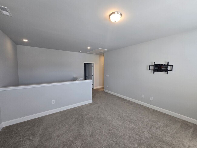 Building Photo - Perfect Mebane Location!