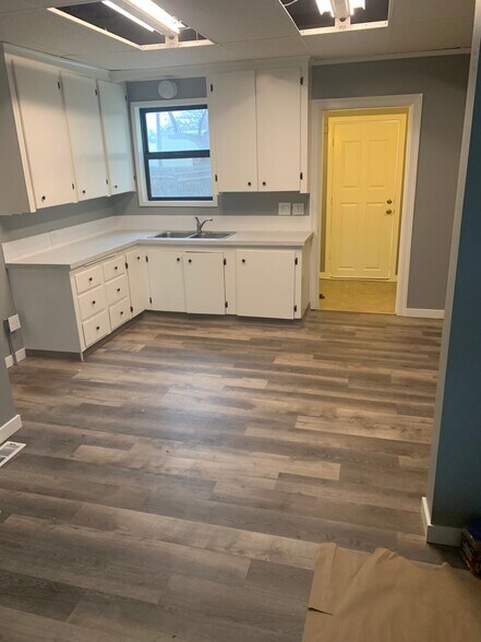 Kitchen - 802 N 8th Ave