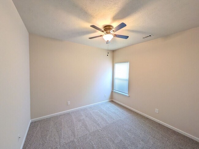 Building Photo - 859 Westlawn Dr