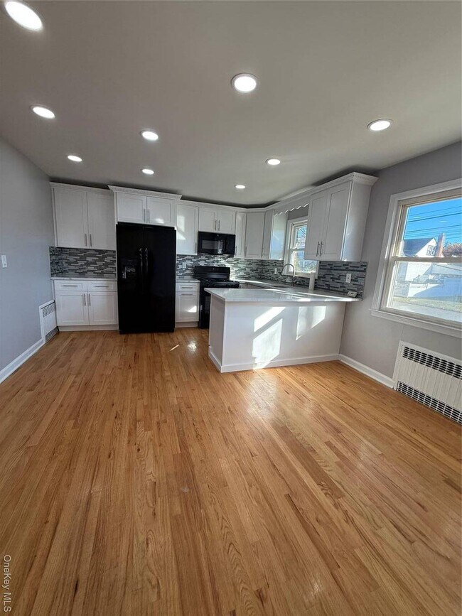 Building Photo - 301 Copiague Pl