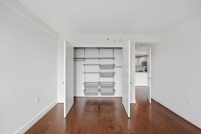 Building Photo - Southwest Waterfront Condo | 1 Bed | 1 Bath | 950 Sf | Private Balcony | 1 Parking Space