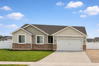Building Photo - Spacious Corner Lot Home in Red Rock Estates — Idaho Falls