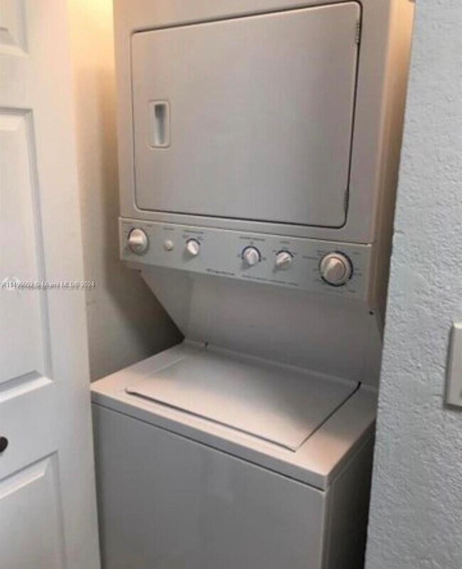 Building Photo - 1690 NE 33rd Ave