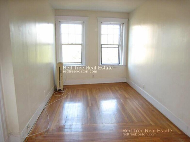 Building Photo - 1872 Commonwealth Ave