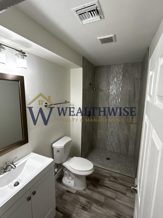 Building Photo - Freshly Remodeled 3 Bedroom 2 Bath Home for Rent 4641 E 13th Street Unit A,Tucson, AZ 85711 $1,49...