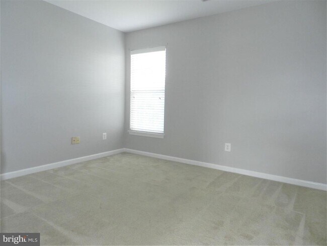 Building Photo - 5203 Linden Dr